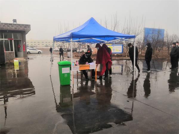 開(kāi)工后防疫工作做得很到位，市相關(guān)部門(mén)領(lǐng)導(dǎo)檢查防疫工作